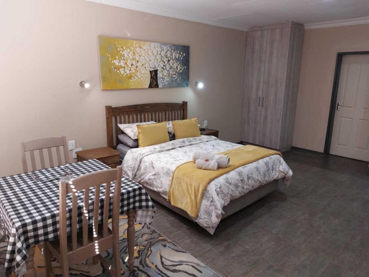 Wisteria Lane Guesthouse Postmasburg Εξωτερικό φωτογραφία