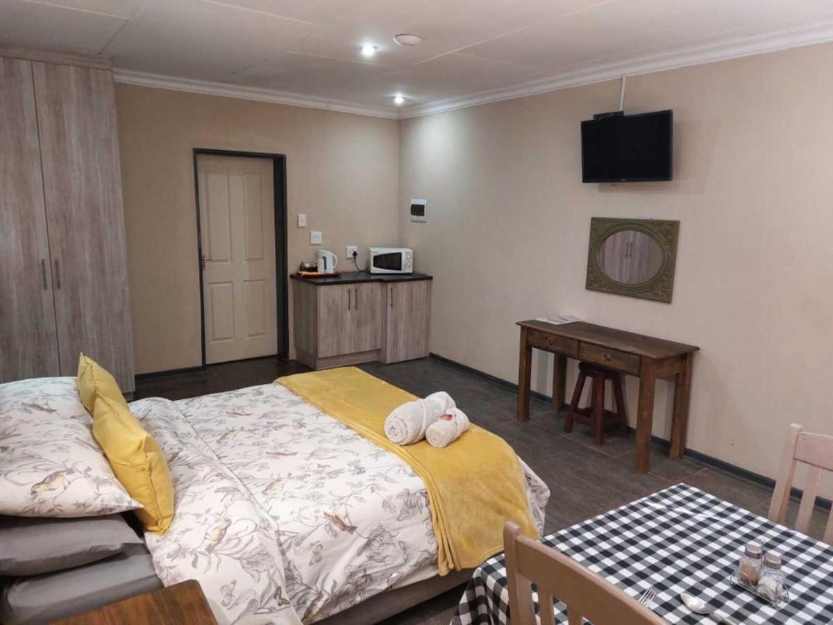 Wisteria Lane Guesthouse Postmasburg Εξωτερικό φωτογραφία